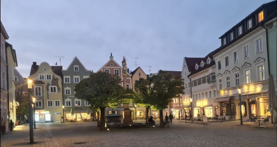 Marienplatz - Kreisstadt Weilheim - 3 Kilometer entfernt