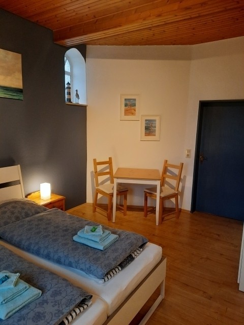 Schlafzimmer mit Doppelbett