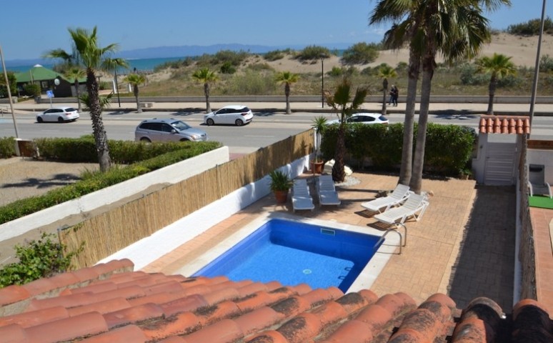 Unser Strandhaus mit Meerblick. 1. Linie zum Strand