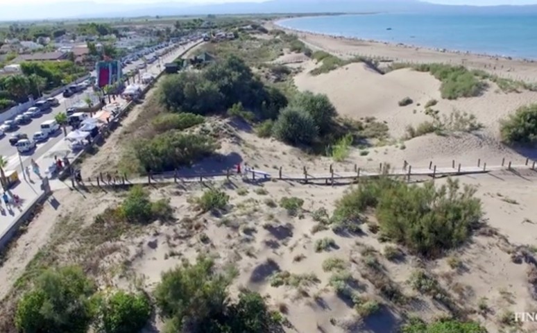 Hauptsaison. Parken an der Strandpromenade 