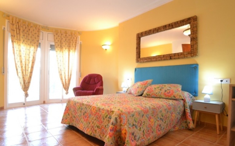 Schlafzimmer 1