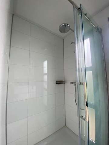 Tageslichtbad mit Rainshower-Dusche
