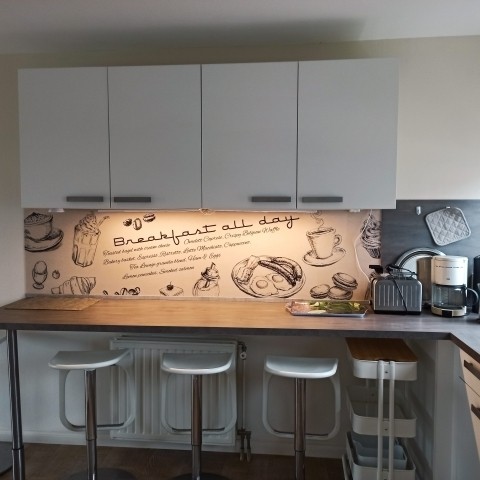 Sitzmöglichkeit in der Küche mit 4 Hocker