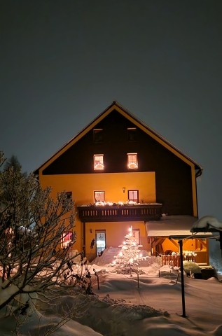 Winterzeit Hausansicht