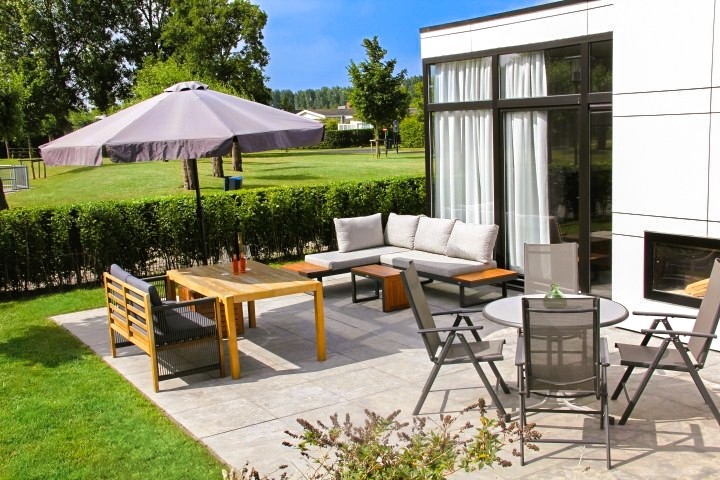 Lounge mit Gartenstühle 