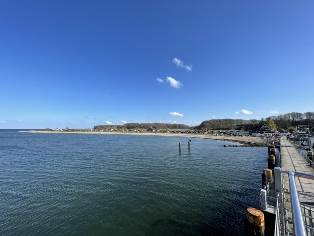 Seebrücke, Promenade und Gastronomie in Langballigau (7km)