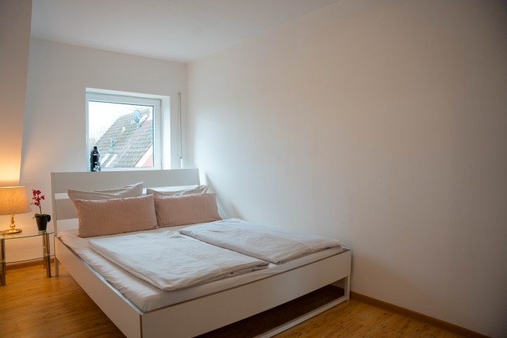 Schlafzimmer 2  Bett = 160 x 200  OG