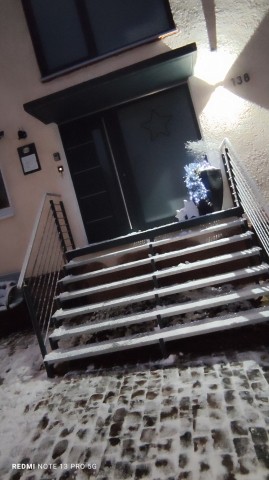 Hausansicht mit Eingangsbereich