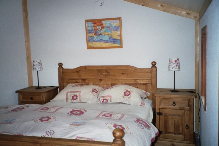 Schlafzimmer  mit Doppelbett 140x200 im EG
