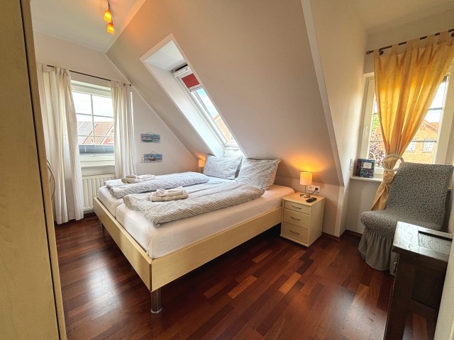 Schlafzimmer 1