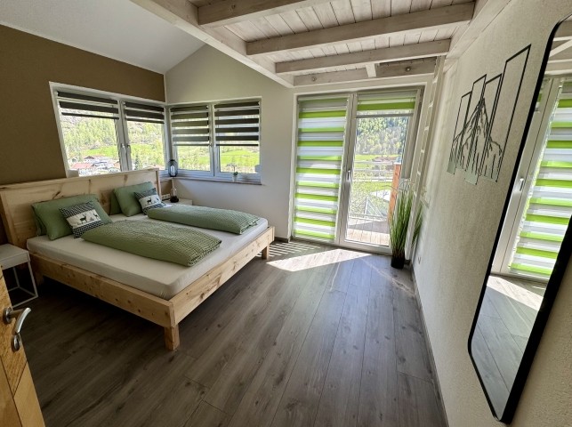 Schlafzimmer 2 mit Zirbenbett