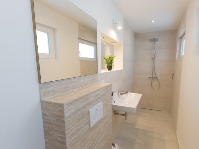 Bad eins - Walk-In-Regendusche