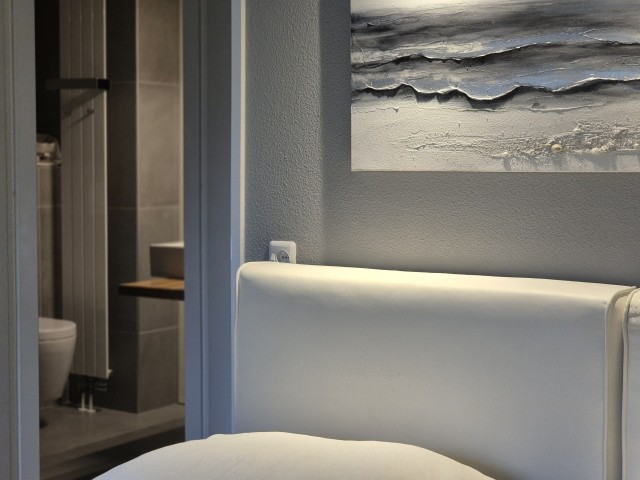 Schlafzimmer 1 mit Zugang Bad