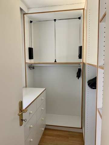 Kleiderschrank