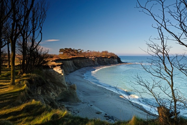 Blick vom Hochufer über den Strand nahe der Wohnung