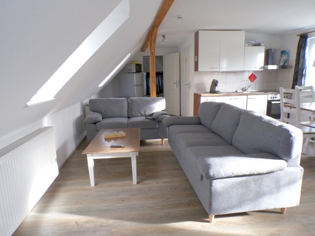 OKKO Wohnraum mit 2er- und 3er-Couch
