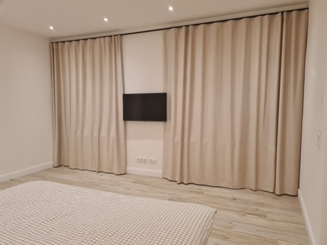Schlafzimmer mit blickdichtem Vorhang