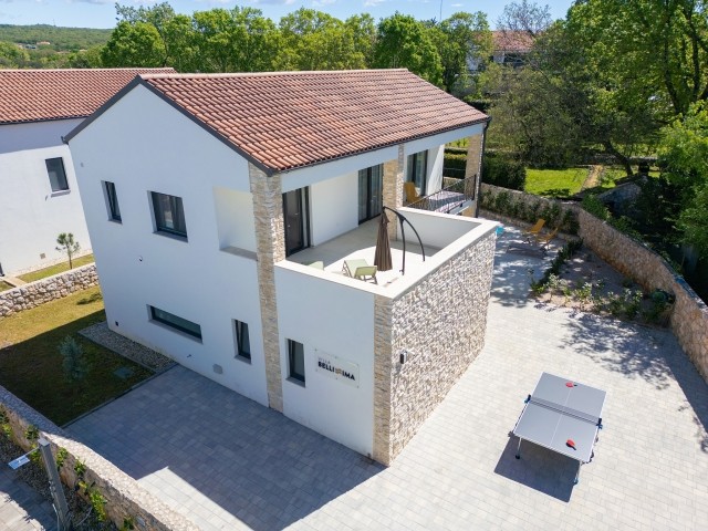 Villa mit Tischtennistisch