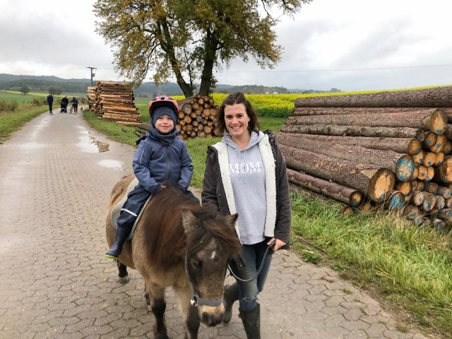 selbstständiges Ponyreiten