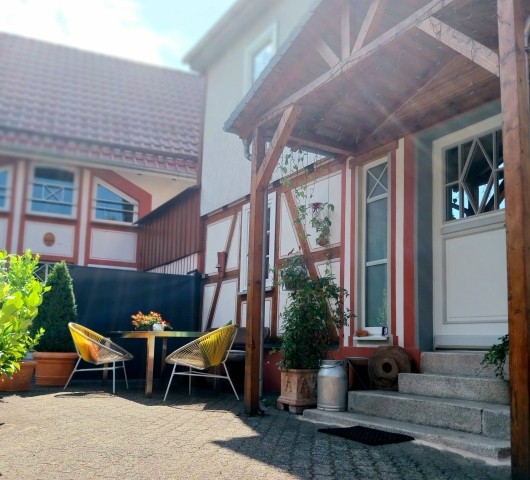Vor dem Haus