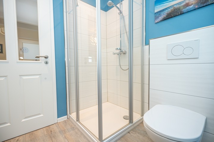 Badezimmer zwei - flacher Duscheinstieg