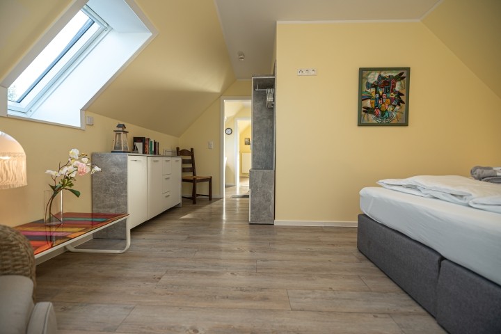 Weitere Perspektive Schlafzimmer drei - auch mit Garderobe