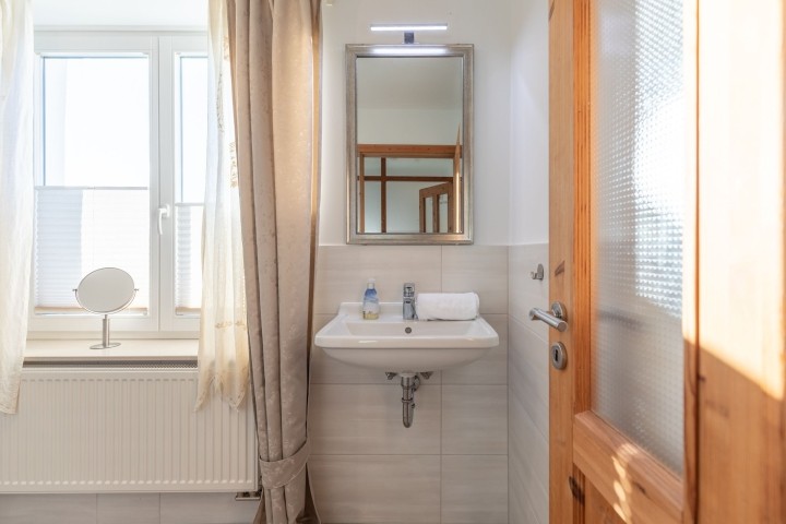 Badezimmer mit Dusche