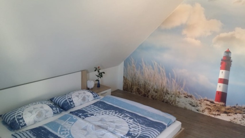 Schlafzimmer 2 in OG mit Doppelbett