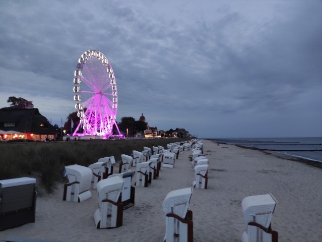 auf der längsten Strandpromenade Deutschlands in Kühlungsborn bummeln