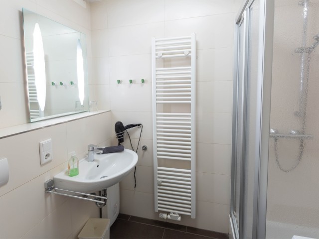 Modernes Duschbad