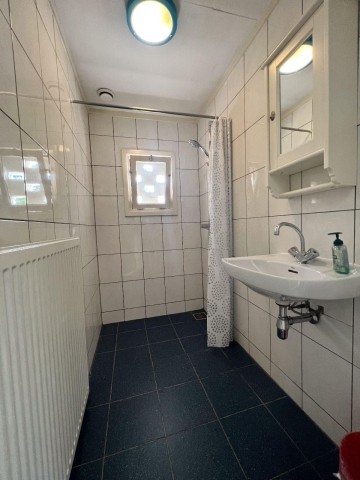 Badezimmer mit Dusche