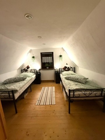 2.  Schlafzimmer