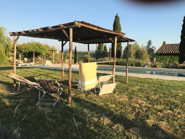 Pool mit Laube