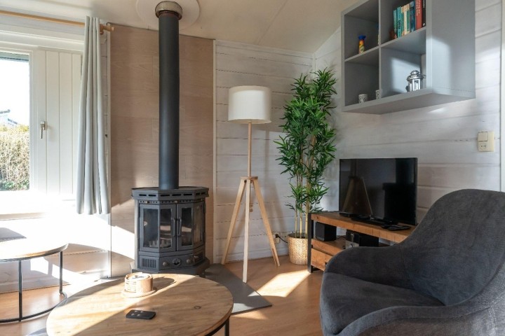 Die Sitzecke mit Kaminofen und Digital TV