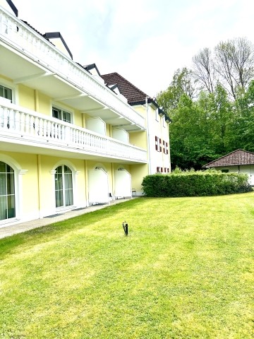 von ihrer eigenen Terrasse aus Gemeinschaftsgarten