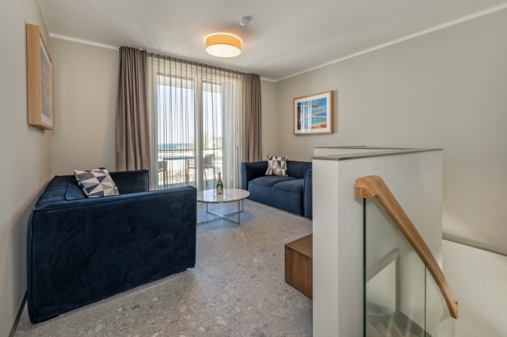 Wohnbereich mit TV im OG (Maisonette) 
