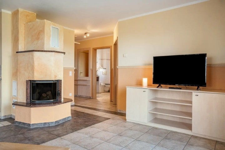 Wohnzimmer mit Kamin