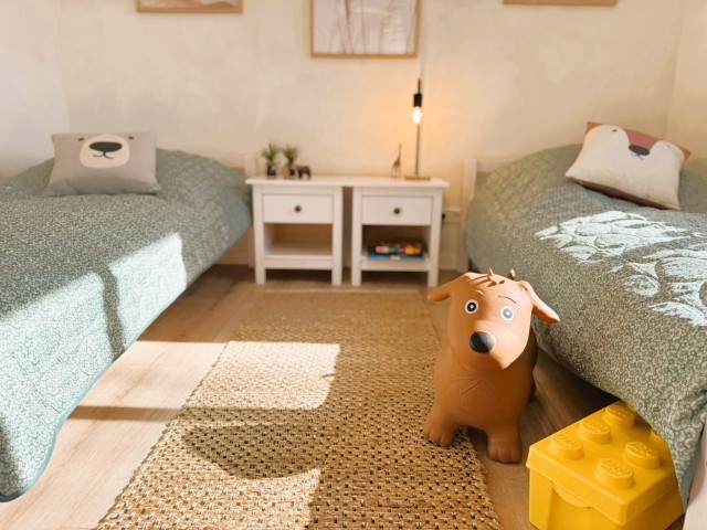 Kinderzimmer mit 2 Einzelbetten (90 x 200 cm)