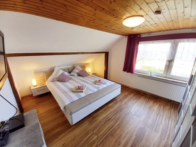 Schlafzimmer OG mit TV