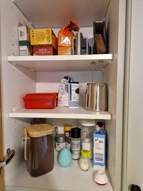 Kaffee, Filter, Tee, Salz, Peffer etc vorhanden