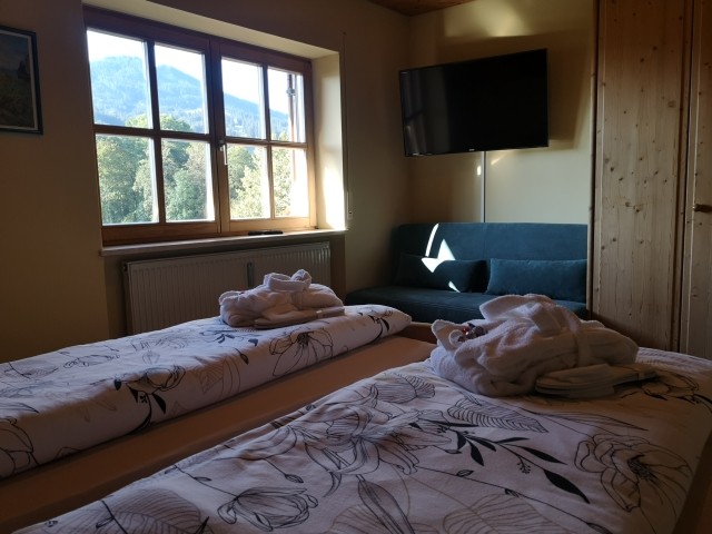 Großes Doppelbett-Schlafzimmer mit Couch und Schlaffunktion 1,60 m x 1,95 m