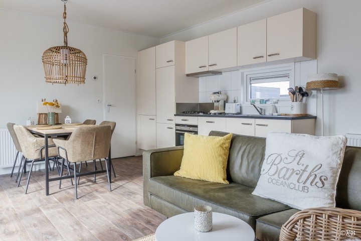 Wohnzimmer mit Küche 