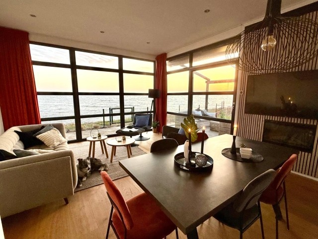 mit Mega-Blick auf's Wasser aus dem Wohnzimmer