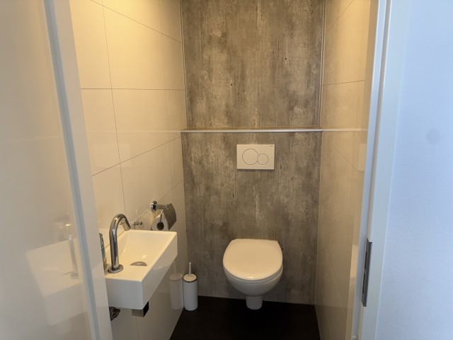 zusätzliches, zweites WC vom Flur aus erreichbar