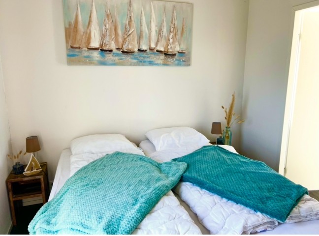 Schlafzimmer 1 mit Ankleide und großem Schrank