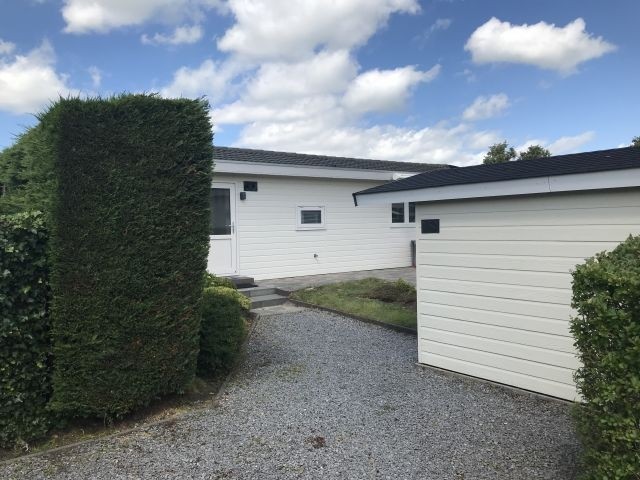 Zugang mit Parkplatz am Haus
