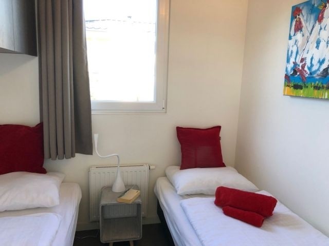 Schlafzimmer m. 2 Einzelbetten