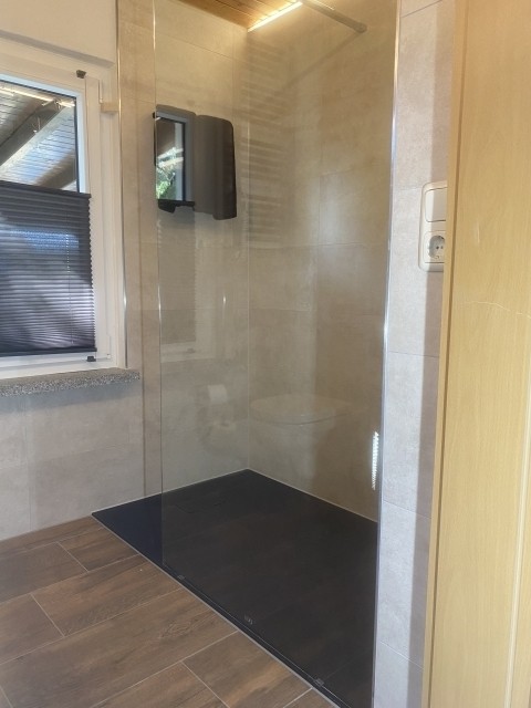 Große Dusche