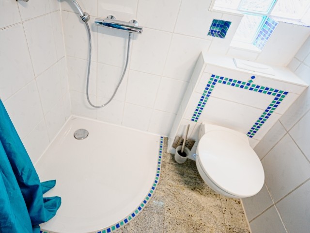 Tiny Bad mit Dusche und WC