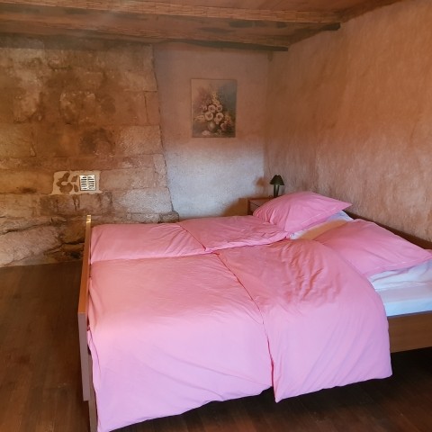 Schlafzimmer mit Doppelbett